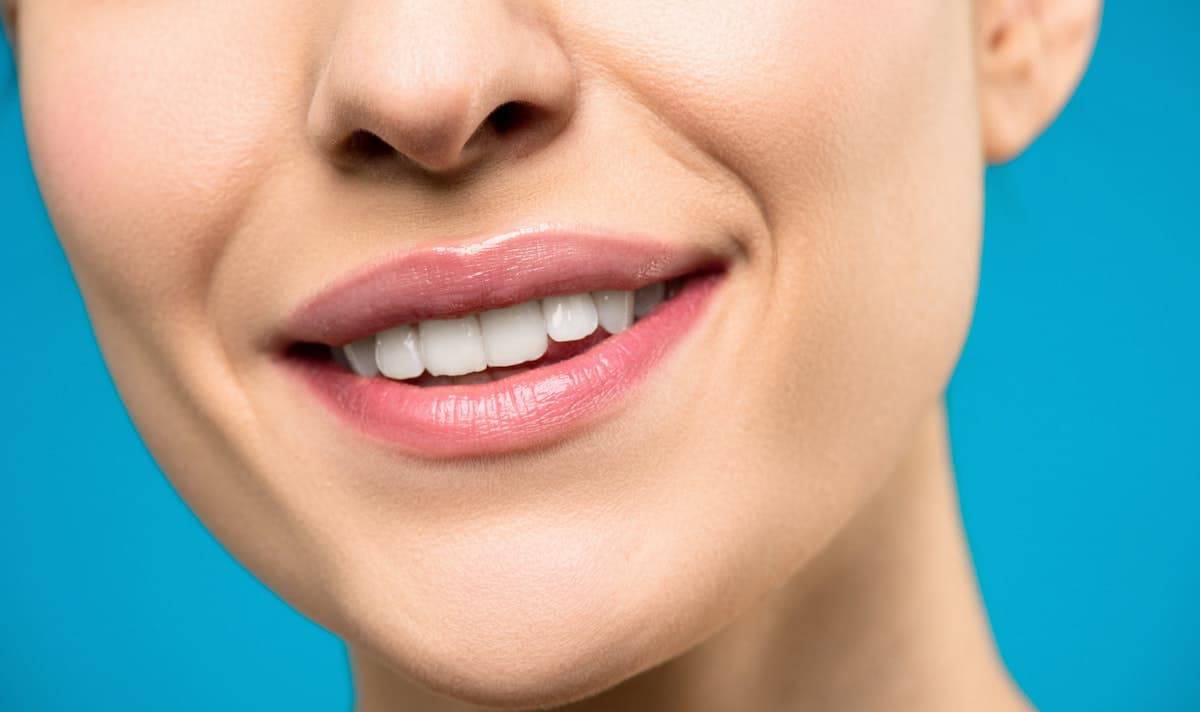 Taches blanches sur les dents comment les enlever